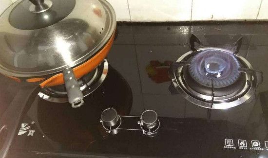 煤气炉烧的锅底很黑怎么办