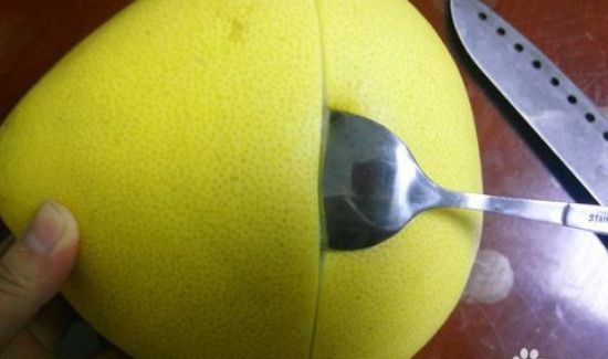 怎么剥柚子皮最容易