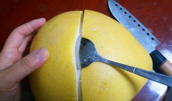 怎么剥柚子皮最容易