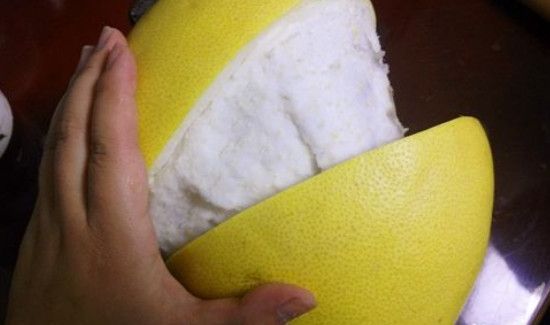 怎么剥柚子皮最容易