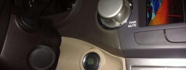 一键启动的车钥匙没电了怎么启动