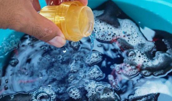 变黑的纱帘如何变白