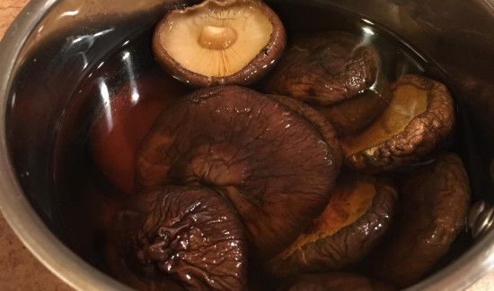 香菇隔夜有毒吗