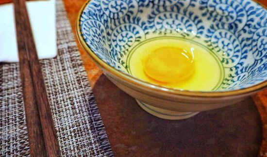 寿喜锅生鸡蛋打散吗