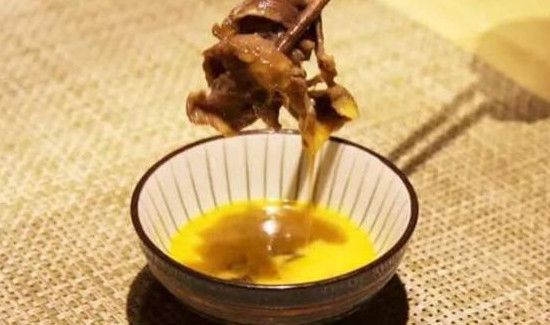 寿喜锅生鸡蛋打散吗