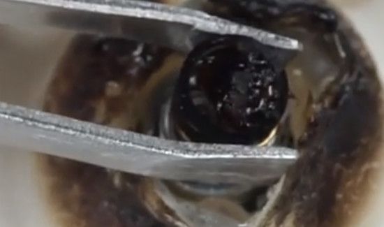 超市袜子上的磁扣怎么去掉