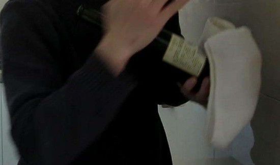 红酒塞子断了拔不出来怎么办