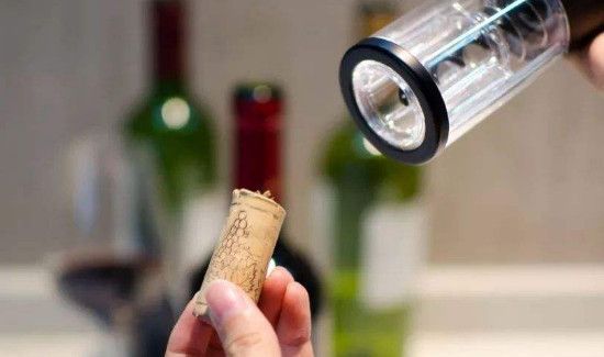 红酒塞子断了拔不出来怎么办