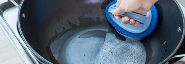 铁锅上的标签怎么去除