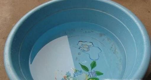 买回来的牛仔裤如何清洗使其不褪色