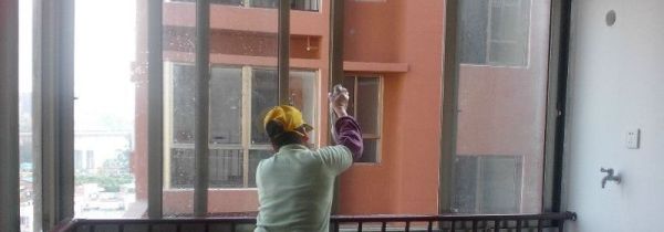 室外玻璃怎么擦干净