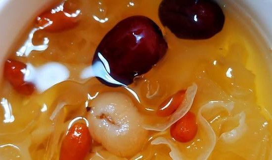 银耳莲子羹有什么禁忌