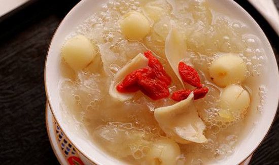 银耳莲子羹有什么禁忌