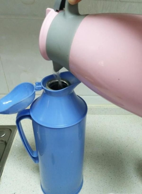 怎样去掉水瓶里的水垢