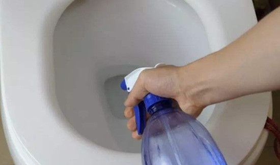 马桶用钢丝球刷黑了怎么办