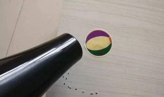 家具粘纸久了怎么去除