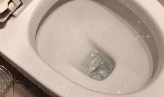 马桶堵了没有皮搋子怎么办