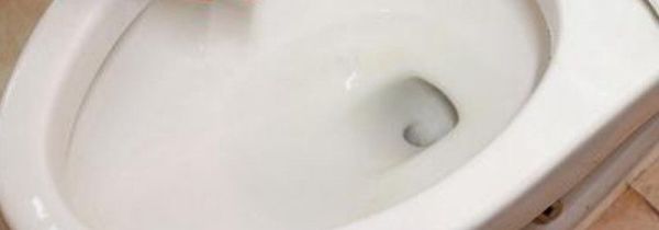 鞋刷掉进马桶怎样取出