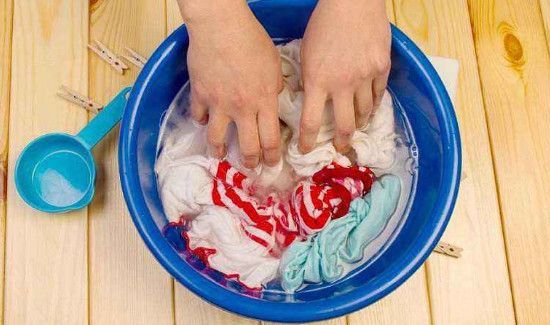 八四消毒液弄到衣服上怎么办