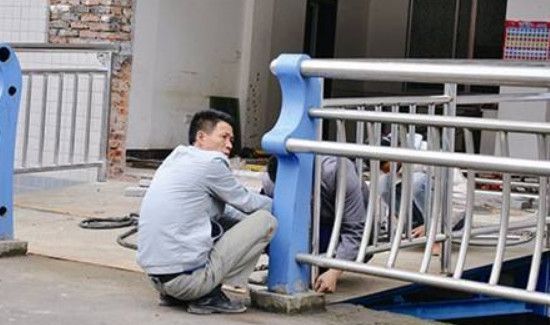 不锈钢护栏清洗小窍门