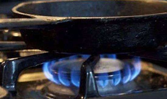 铸铁锅的正确开锅方法