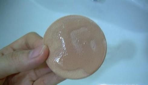 粉扑应该如何进行清洁？