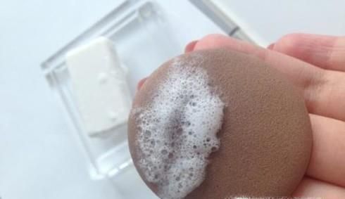 粉扑应该如何进行清洁？