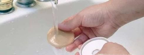 粉扑应该如何进行清洁？