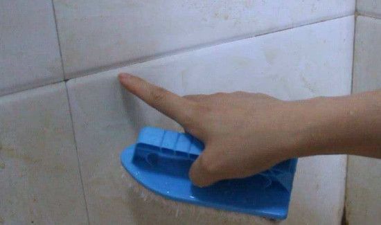 卫生间水渍如何清除