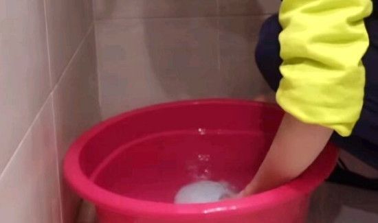 去除衣服上的铁锈应该用什么