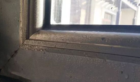 断桥铝窗户冬天有水珠怎么办