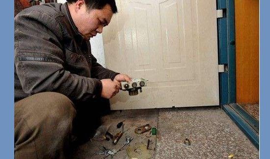 家里门换锁怎么换