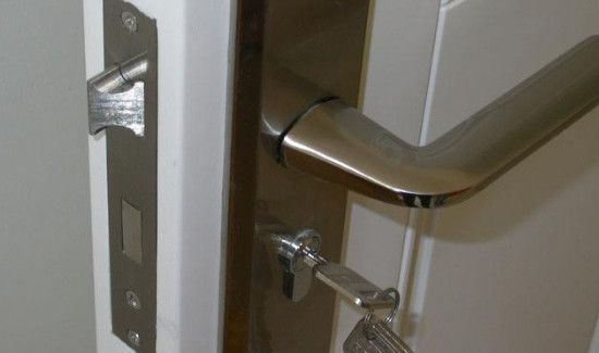 家里门换锁怎么换