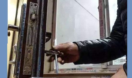 家里门换锁怎么换