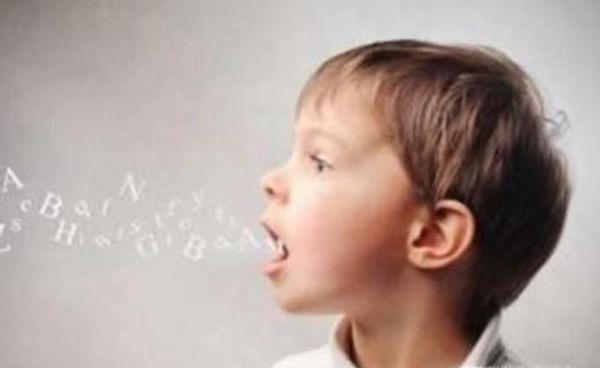 如何模仿别人的声音