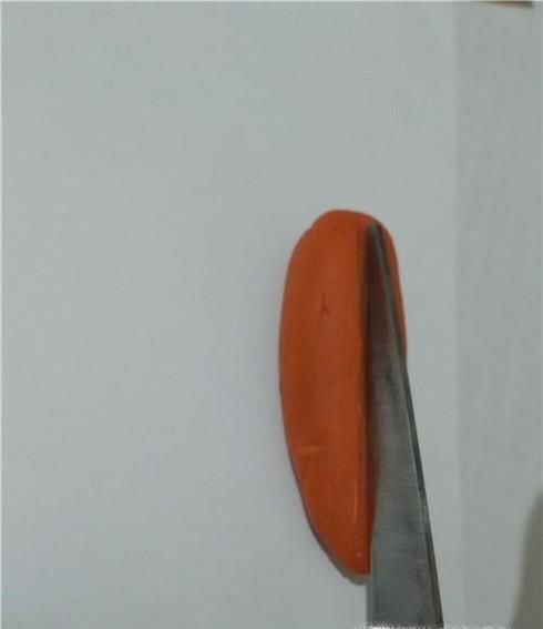 怎样把胡萝卜切成花朵形状，胡萝卜切花片的方法