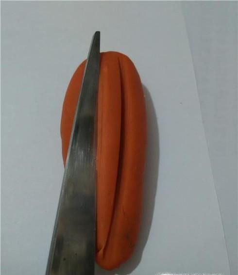 怎样把胡萝卜切成花朵形状，胡萝卜切花片的方法