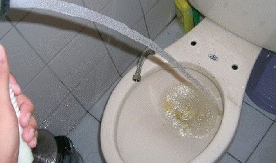 马桶堵得死死的怎么办