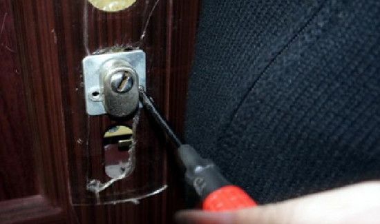 家里门反锁了怎么开门