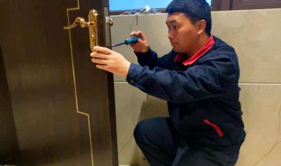 家里门反锁了怎么开门