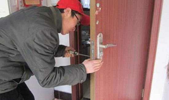 家里门锁打不开怎么办