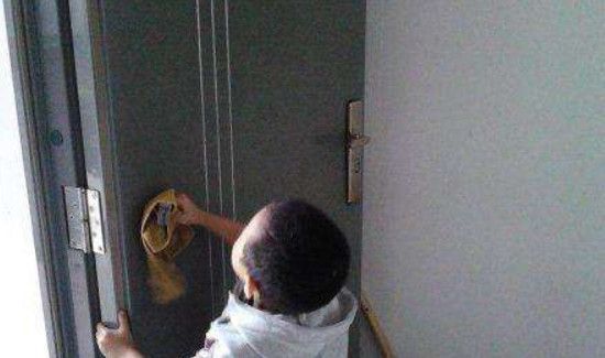 擦不锈钢门的小妙招