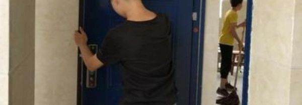 擦不锈钢门的小妙招