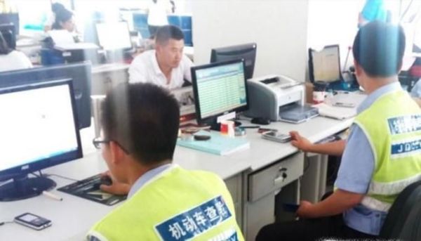 成都驾照到期如何换证?