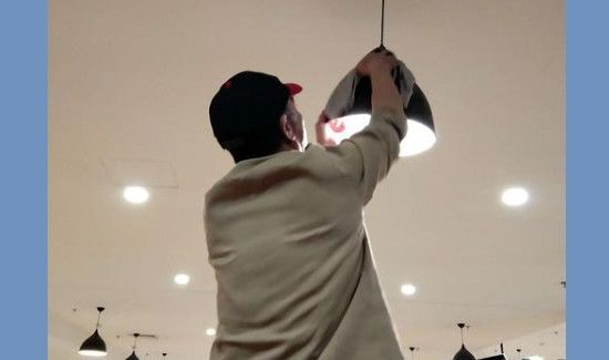 灯罩胶发黄用什么清洗干净