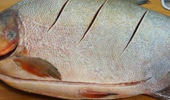 鲳鱼怎么去内脏图解