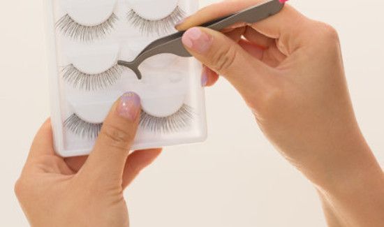 假睫毛怎么带