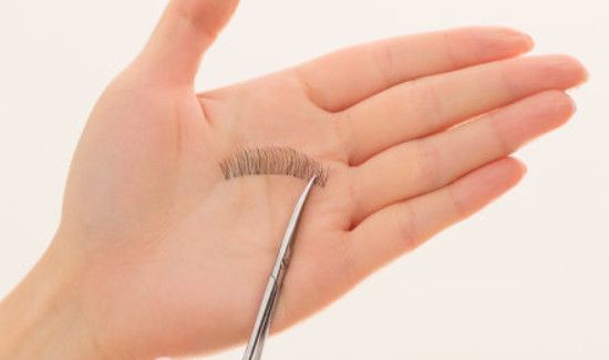 假睫毛怎么带