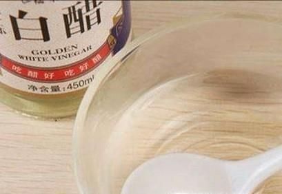 如何在没有熨斗的情况下烫衣服，又快又平整。