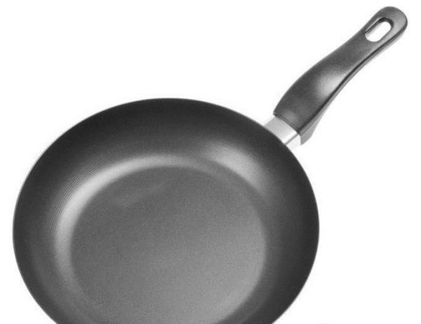 如何在没有熨斗的情况下烫衣服，又快又平整。